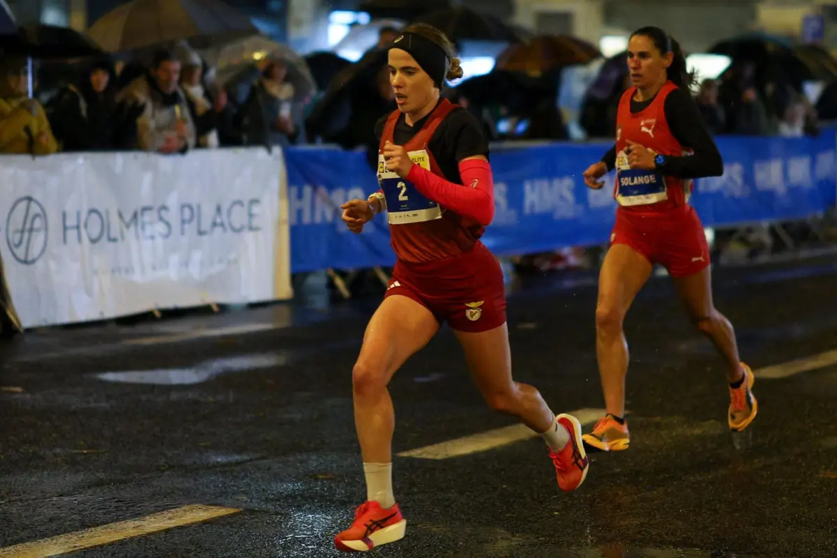Imagem de contexto do artigo "Piso estava muito escorregadio." Isaac Nader e Salomé Afonso revalidam triunfos na São Silvestre de Lisboa