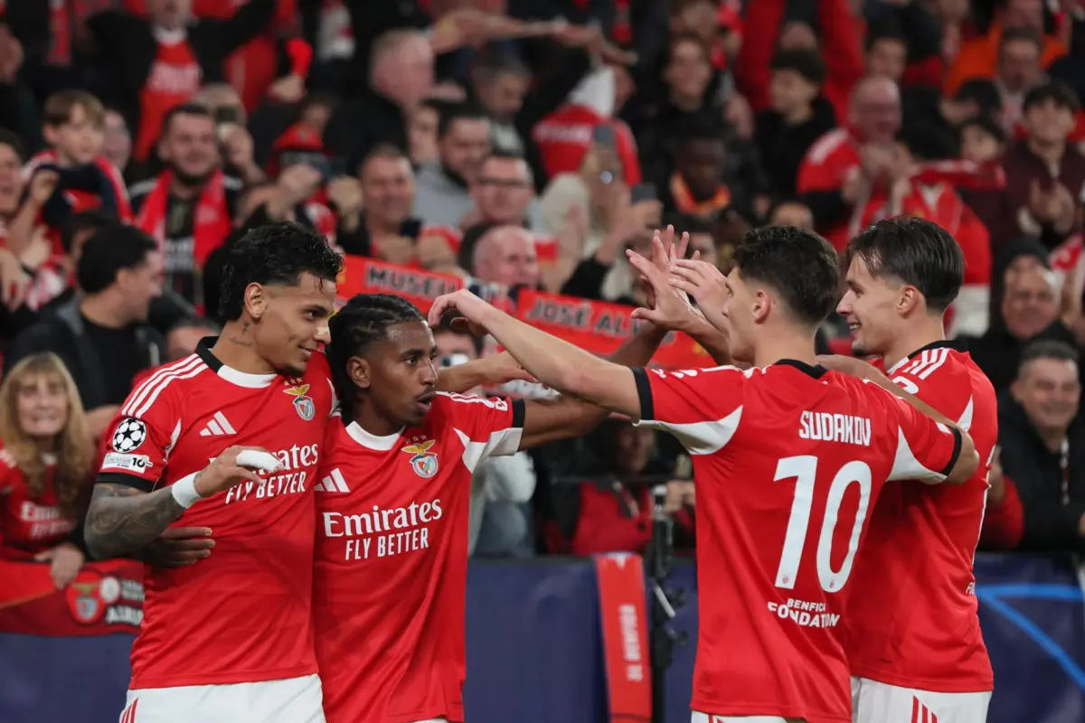 Imagem de contexto do artigo Ríos foi a ponte entre Barreiro e a Luz. Benfica vence Nápoles e está vivo na Champions