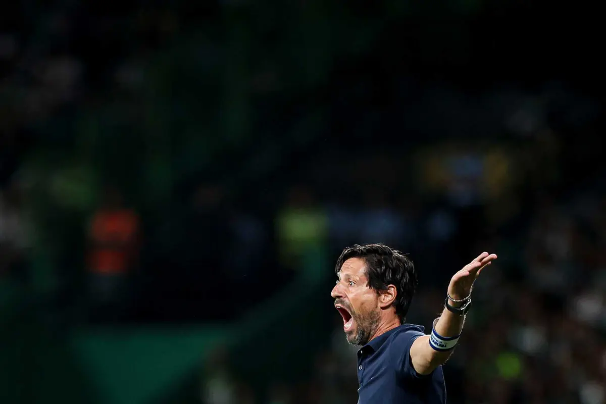 O treinador Vítor Bruno