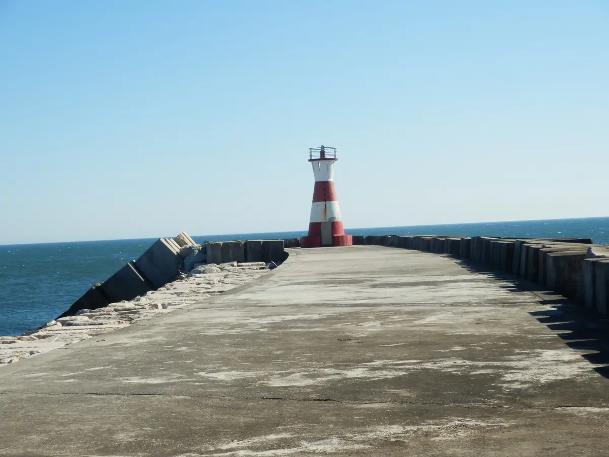 Imagem de contexto do artigo Cargueiro à deriva à saída da barra da Figueira da Foz corre o risco de naufragar