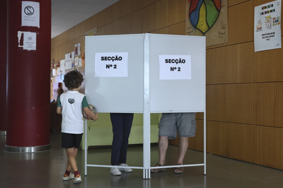 Imagem de contexto do artigo CDU ainda não decidiu se recorre de recontagem dos votos de Lisboa