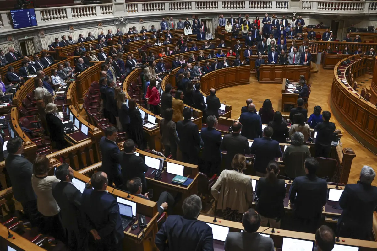 No texto considera-se que "a Justiça funciona quase inteiramente à margem de qualquer escrutínio ou responsabilidade democráticos"